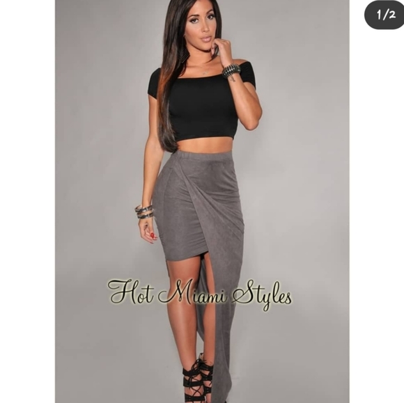 ❗❗3/$20 Grey Asymmetrical skirt - Picture 2 of 3